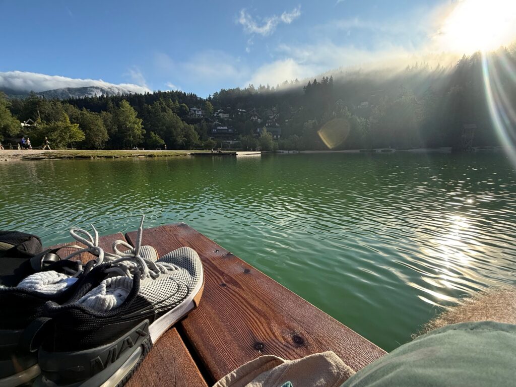 Jutarnji izlazak sunca nad jezerom Jasna u Kranjskoj Gori, mjesto gdje sam tijekom relaksacije pronašao mir i jasnoću.